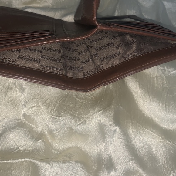 EUC Michael Kors stud flap wallet - Picture 5 of 8